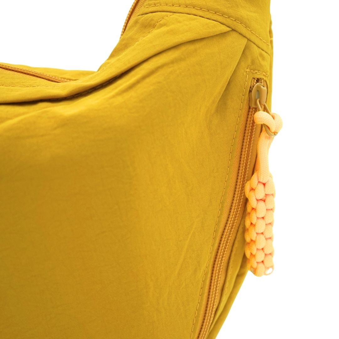 Sac à bandoulière souple en nylon de taille moyenne