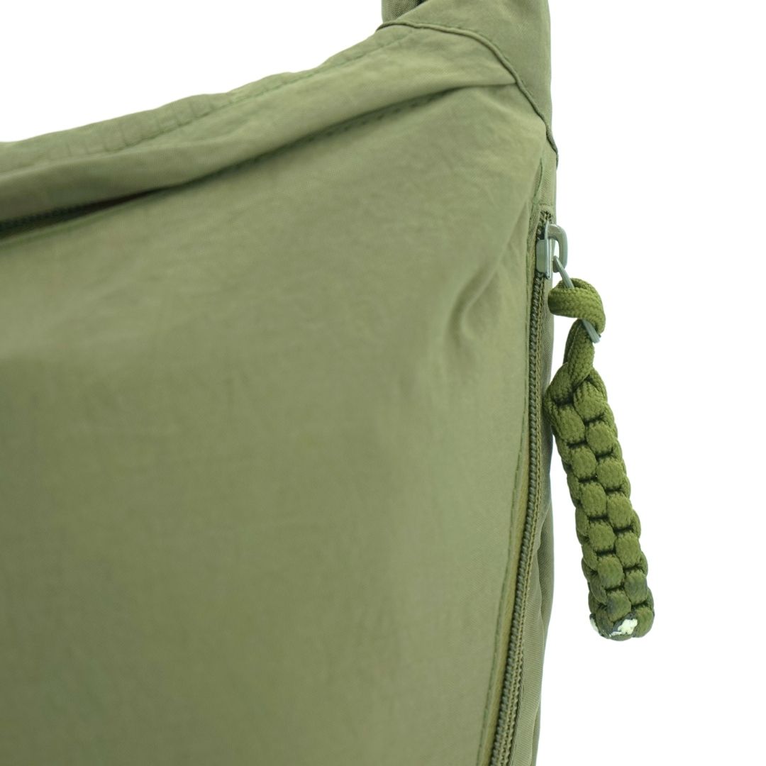 Sac à bandoulière souple en nylon de taille moyenne