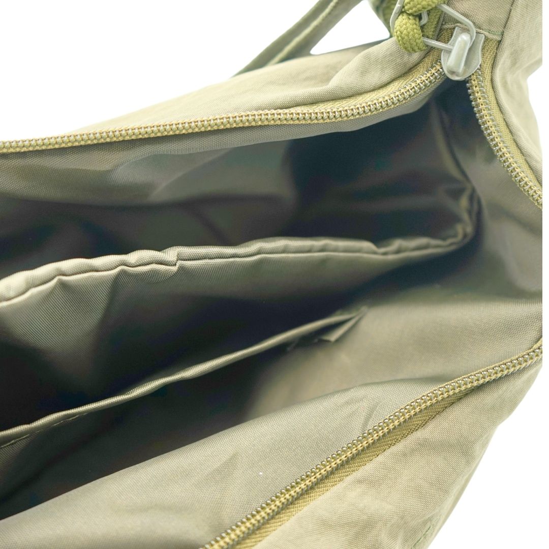 Sac à bandoulière souple en nylon de taille moyenne