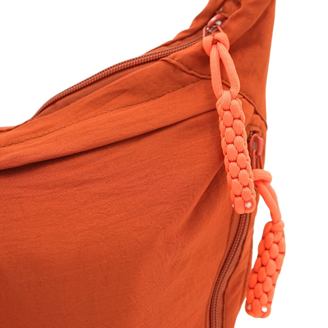 Sac à bandoulière souple en nylon de taille moyenne