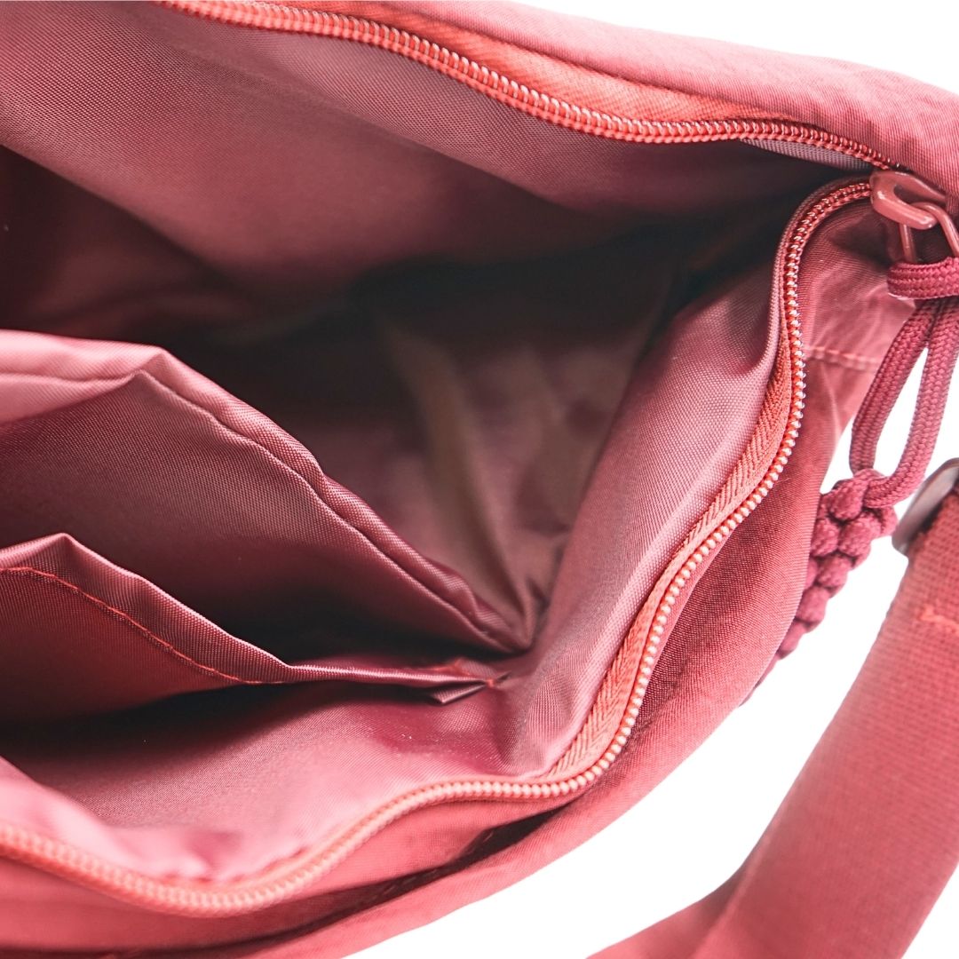 Sac à bandoulière souple en nylon de taille moyenne