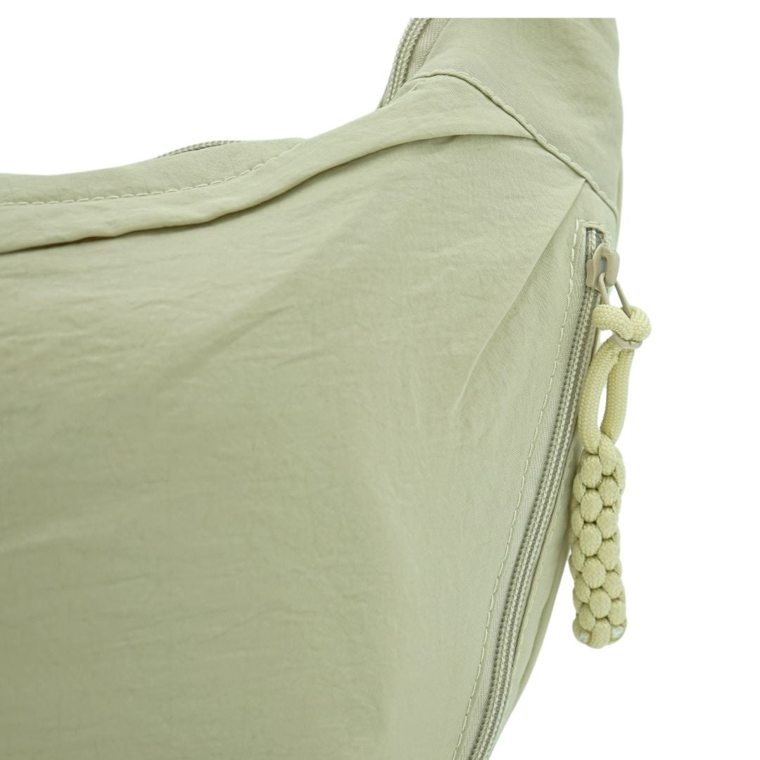 Sac à bandoulière souple en nylon de taille moyenne