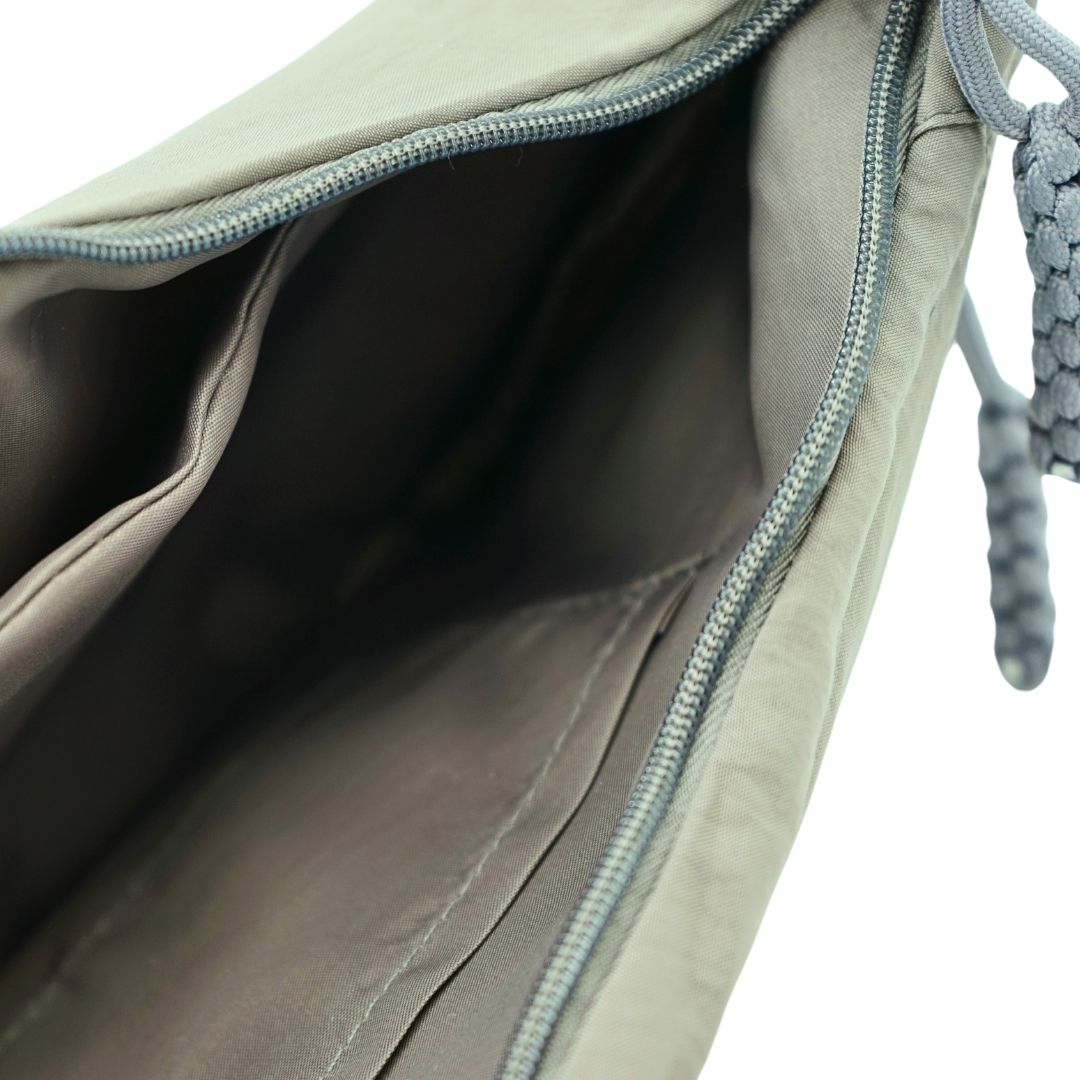 Sac à bandoulière souple en nylon de taille moyenne