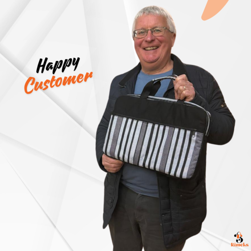 Customer with custom-made Laptop bag black and white print