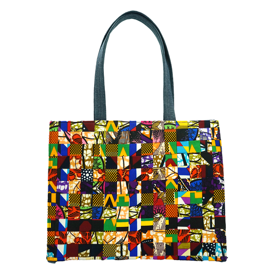 Sac fourre-tout en raphia à patchwork vibrant